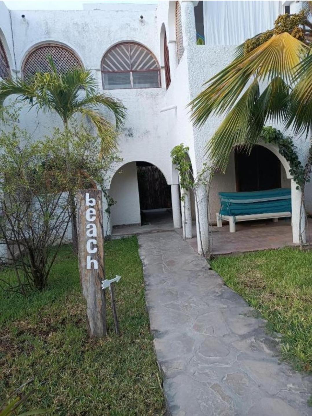 Kaleb'S Beachfront Serviced Studio Apartments Malindi Exterior foto