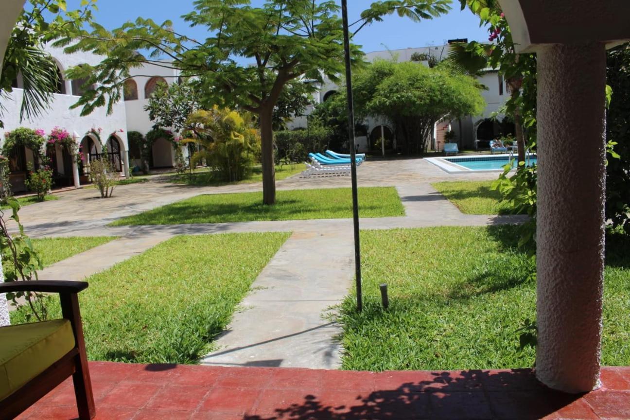 Kaleb'S Beachfront Serviced Studio Apartments Malindi Exterior foto