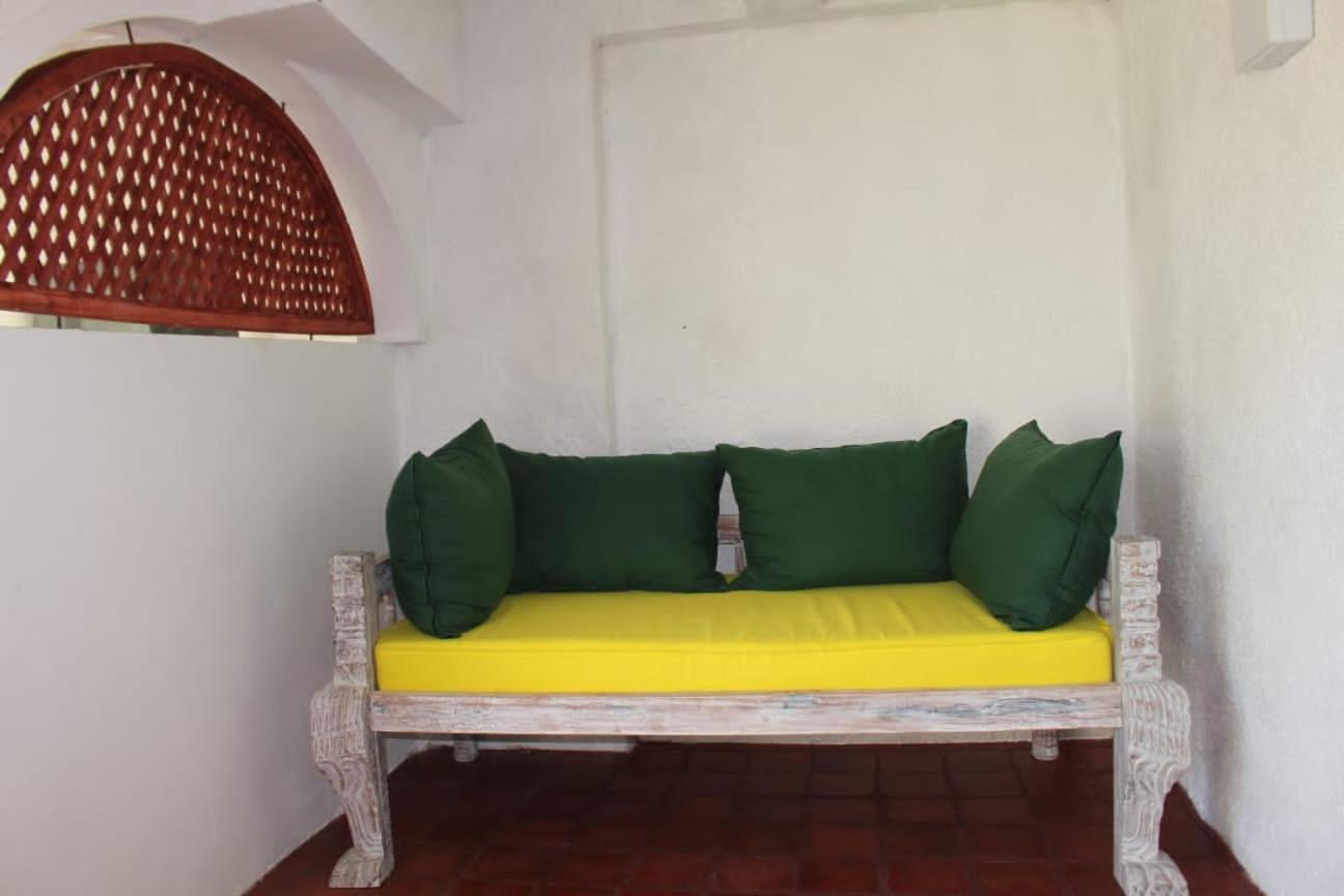 Kaleb'S Beachfront Serviced Studio Apartments Malindi Exterior foto