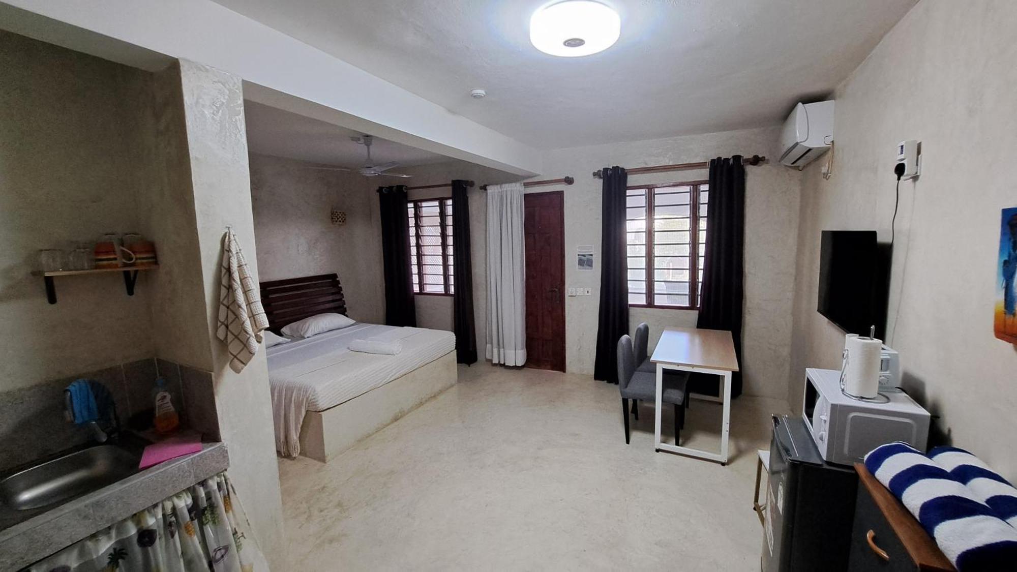 Kaleb'S Beachfront Serviced Studio Apartments Malindi Exterior foto