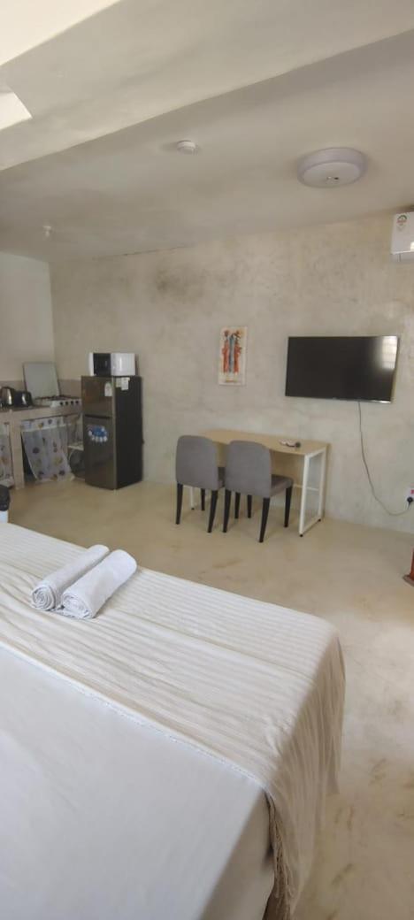 Kaleb'S Beachfront Serviced Studio Apartments Malindi Exterior foto