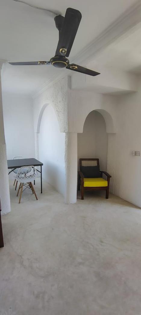 Kaleb'S Beachfront Serviced Studio Apartments Malindi Exterior foto